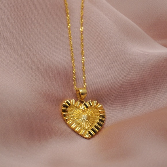 Textured Heart Pendant Necklace - Picture 4 of 4